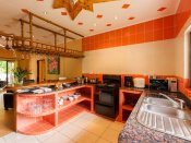 Casa de Leela - Two Bedroom Bungalow - Küche und Wohnbereich