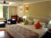 Crown Beach Hotel - Junior Suite Bergblick - Schlafzimmer