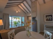 Le Nautique Luxury Beachfront Apartments - Two Bedroom Beachfront Apartment - Wohnbereichdroom Beachfront