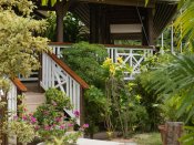 Acajou Beach Resort - Terrasse und Garten