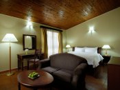 Berjaya Praslin Resort -  Deluxe Zimmer - Wohn- und Schlafbereich