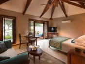 Constance Lémuria Resort - Villa mit Privatpool - Schlafzimmer
