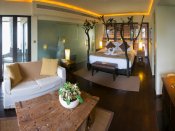 Dhevatara Beach Hotel - Schlaf- und Wohnbereich