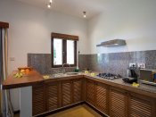 L'Hirondelle Self Catering Guest House - Appartement mit Garten- oder Meerblick - Beispiel Küche