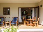 L'Hirondelle Self Catering Guest House - Appartement mit Garten- oder Meerblick - Beispiel Veranda