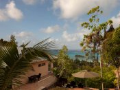 Le Duc de Praslin - Hillside Maison - Außenansicht mit Meerblick